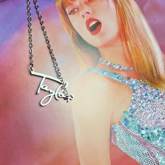 Taylor Swift Name Necklace Autograph Silver Signature Swiftie Jewelry Accessory - Picture 1 of 5